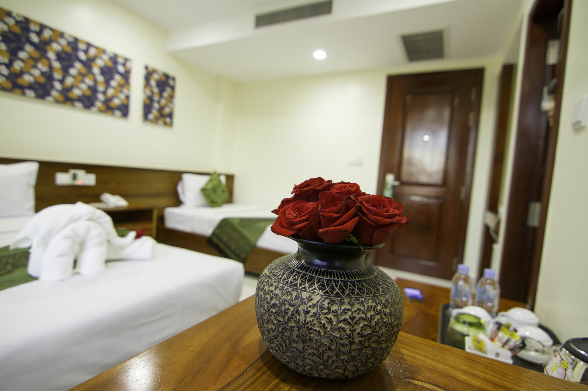 Rose Emerald Hotel Phnom Pen Exterior foto