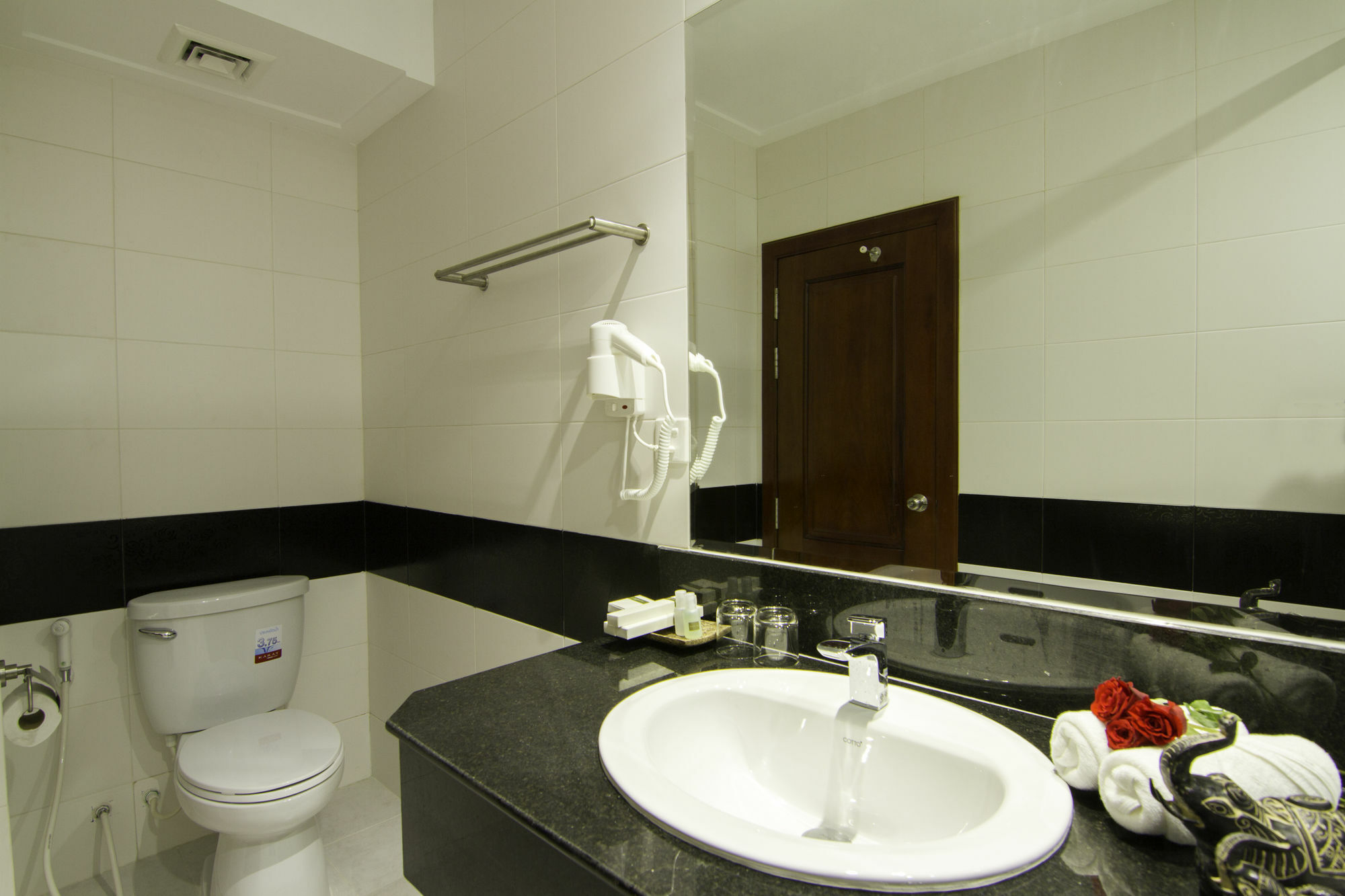 Rose Emerald Hotel Phnom Pen Exterior foto